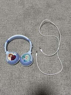 Disney Frozen 2 Bluetooth Headphones by eKids Wireless, Volume-Limited